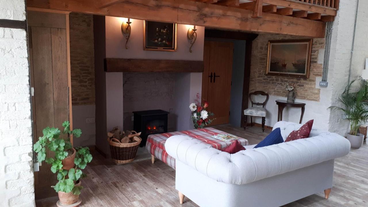 The Byre North End Farm Bed and Breakfast Ashton Keynes Exteriör bild