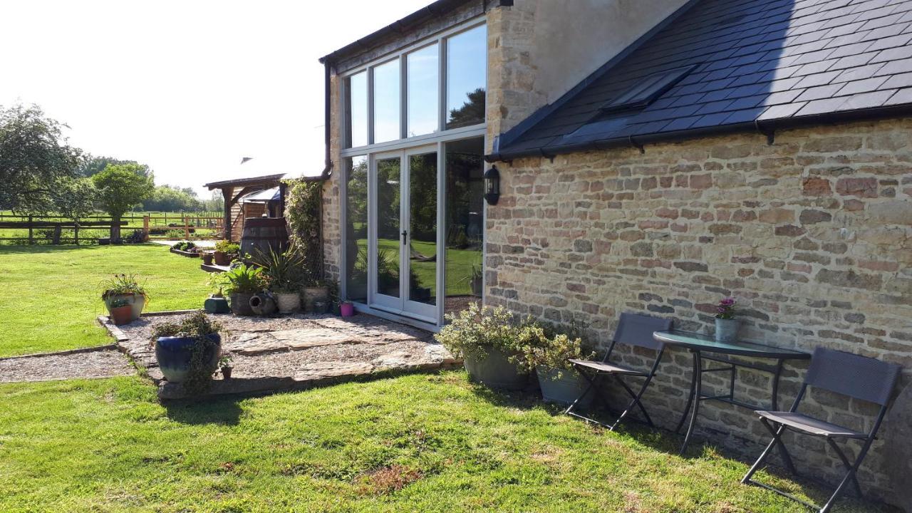 The Byre North End Farm Bed and Breakfast Ashton Keynes Exteriör bild
