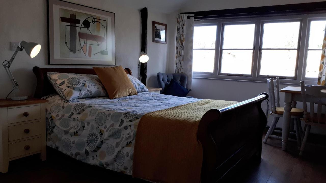 The Byre North End Farm Bed and Breakfast Ashton Keynes Exteriör bild