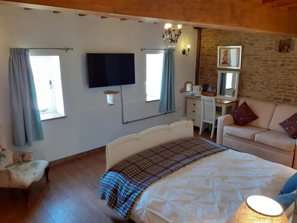 The Byre North End Farm Bed and Breakfast Ashton Keynes Exteriör bild