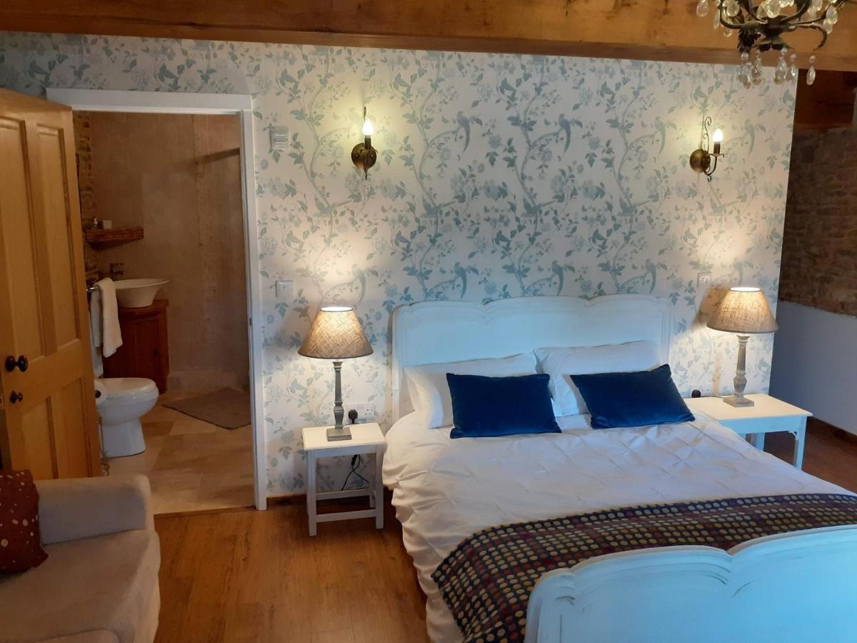 The Byre North End Farm Bed and Breakfast Ashton Keynes Exteriör bild