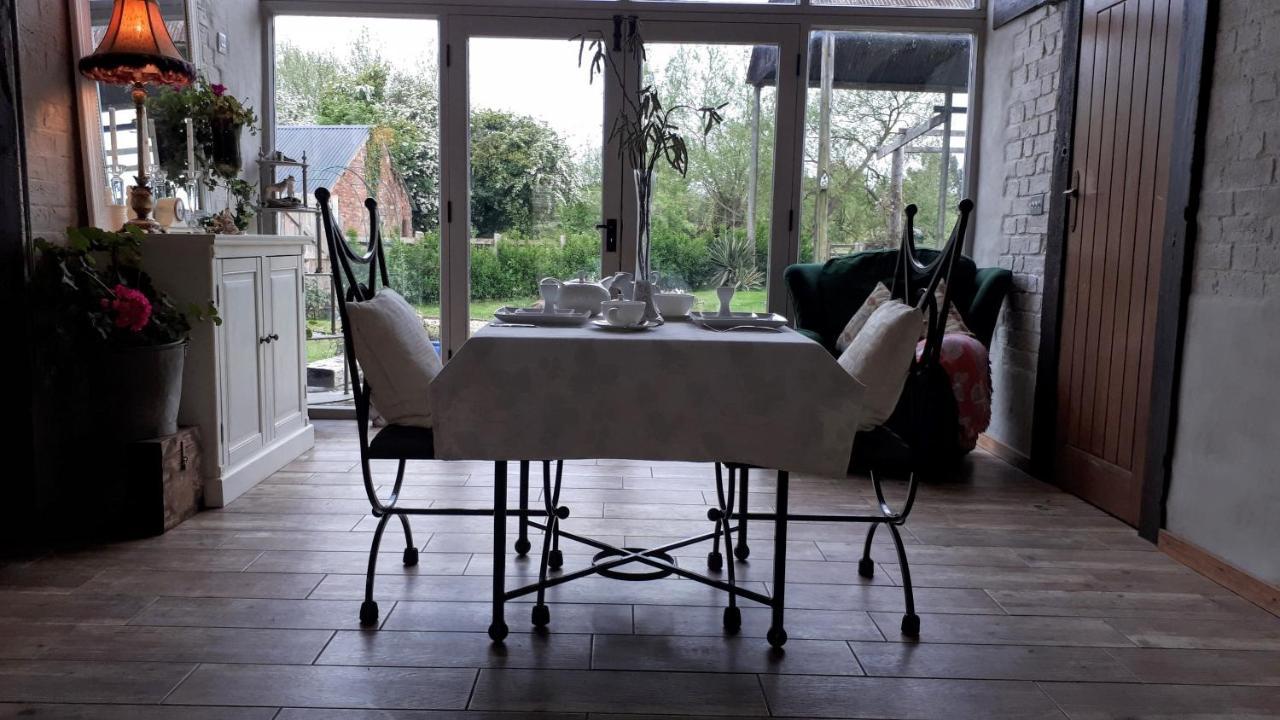 The Byre North End Farm Bed and Breakfast Ashton Keynes Exteriör bild